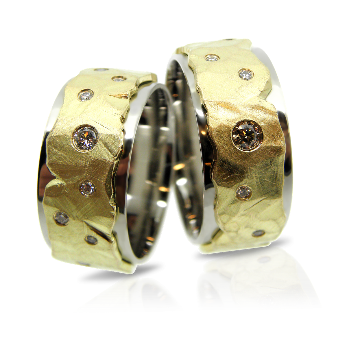 Partnerringe, Trauringe, Eheringe, diamantschmuck, diamantringe, diamant, brillanten, sternenhimmel, strukturiert, modern, design, wedding ring, wedding jewelry, wedding bands, wedding, diamond ring, diamonds, brilliant cut, structured, fancy brown, white, white gold, yellow gold, gay marriage, gay, same-sex, queer, marriag, hochzeit, goldschmiede, goldsmith, faktor s, sahak, winterthur, zürich, swissmade, jewellery, jewelry