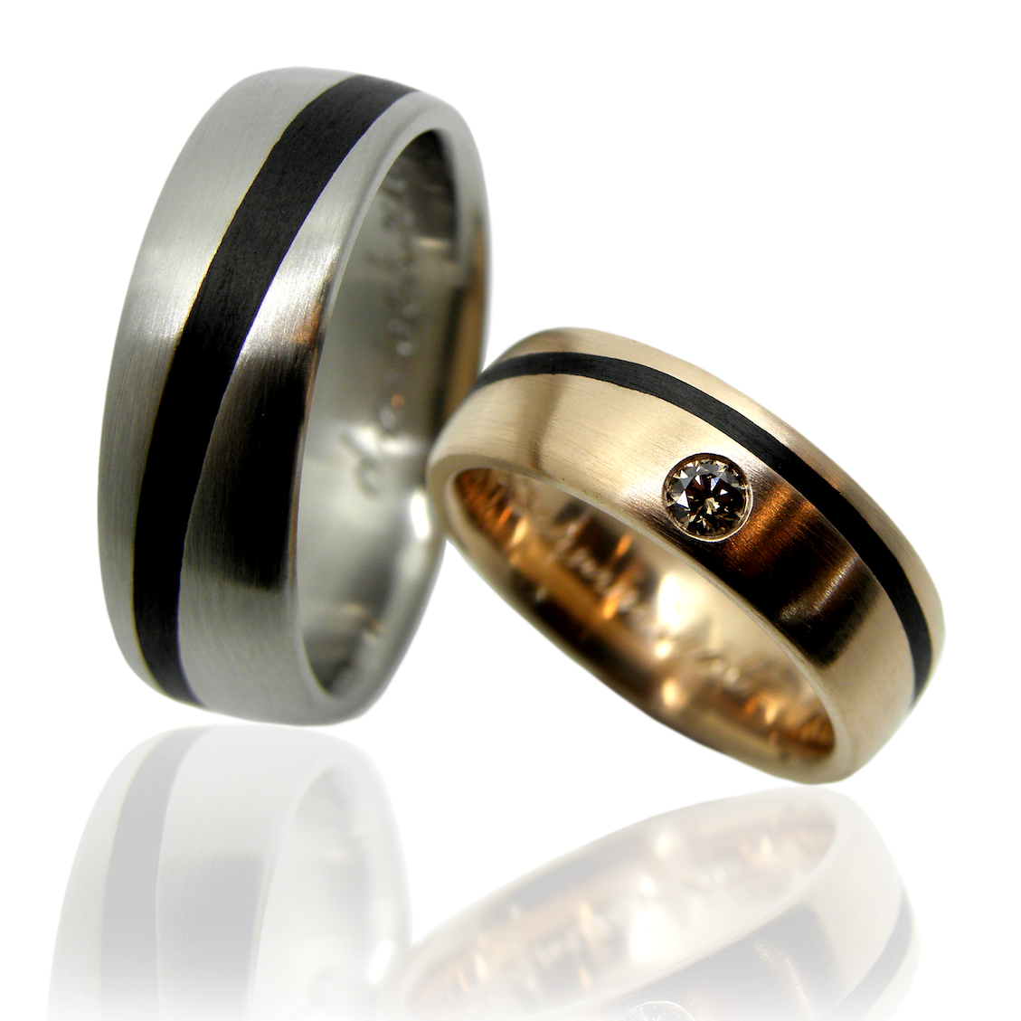 Partnerringe, Trauringe, Eheringe, Rotgold, Diamanten, Schwule Hochzeit, Partnerschaft, Gay, Heiraten, Männerschmuck, Gayschmuck, Sahak, Goldschmiede, Zürich, Brillant Schliff, schwul, lesbisch, gleichgeschlechtliche paare, ehe für alle, schwule hochzeit, schwule liebe, lesbische liebe, hochzeit, modern, carbonschmuck, diamantschmuck, solitär, klassisch, Partner rings, wedding rings, wedding rings, rose gold, diamonds, gay wedding, partnership, gay, marriages, men jewelry, gay jewelery, sahak, goldsmith, zurich, brilliant cut, gay, lesbian, same sex couples, marriage for all, gay wedding, gay love, lesbian love, wedding, modern, carbon jewellery, diamond jewellery, solitaire, classic, queer, queer love, queer marriage, swissmade, manufacture
