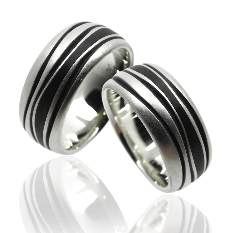 Carbonringe, Partnerringe, Trauringe, Eheringe, Palladium, Schwule Hochzeit, Partnerschaft, Gay, Heiraten, Männerschmuck, Gayschmuck, Sahak, Goldschmiede, Pink Jewellery, Queer, Wedding, Weite Gasse, Zürich, schwul, lesbisch, gleichgeschlechtliche Paare, hochzeitsschmuck, hochzeit, schwule liebe, schwule hochzeit, modern, wellen, geschwungen, carbonringe, carbonschmuck, zürich, Gay rings, Partner rings, Wedding rings, Wedding rings, Palladium, Gay wedding, Partnership, Gay, Marry, Men jewelry, Gay jewelry, Sahak, Goldsmith, Pink Jewelery, Queer, Wedding, Wide alley, Zurich, gay, lesbian, same-sex couples, wedding jewelry, wedding, gay love, gay wedding, modern, waves, swinging, carbon rings, carbon jewelry, zurich, swissmade, handmade, craftet, handgefertigt, jewellery, jewelry