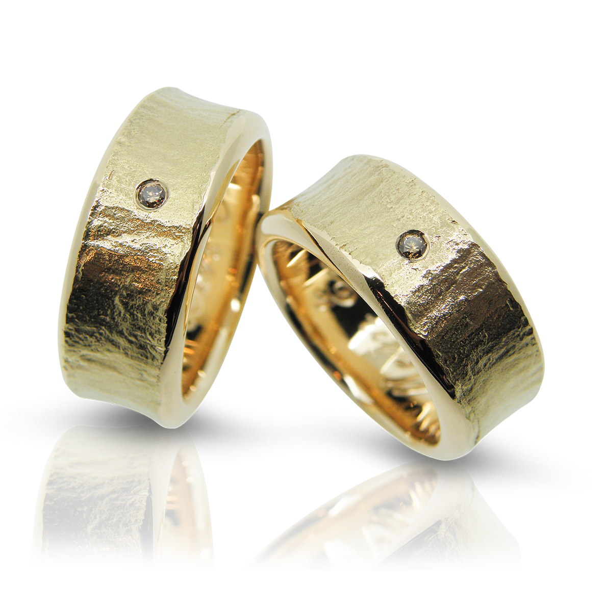 Eheringe, Trauringe, Partnerringe, Anfertigung, Rotgold, Rosegold, Brillanten, Diamanten, Diamantring, Hochzeitsschmuck, schwul, gay, sahak, jewellery, zürich, swissmade, handmade, schmuck, gleichgeschlechtliche Paare, schwule liebe, schwule hochzeit, ehe für alle, queer, lesbisch, Wedding rings, wedding rings, partner rings, making, rose gold, rose gold, diamonds, diamonds, diamond rings, wedding jewelry, gay, gay, sahak, jewelery, swissmade, handmade, jewelery, same sex couples, gay love, gay wedding, marriage for all, queer , lesbian, goldsmith, manufacture, zürich, zurich, winterthur, swissmade, jewellery, jewelry