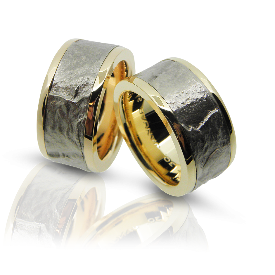 Partnerringe, Eheringe, Trauringe, Hochzeitsringe, Hochzeitsschmuck, Goldringe, Rosegold, Weissgold, Gelbgold, strukturiert, Design, individuell, Handmade, gay, schwul, lesbisch, gleichgeschlechtliche paare, homosexuell, hochzeit, schwule hochzeit, schwule liebe, heiraten, eingetragene Partnerschaft, sahak, jewellery, zürich, goldschmied, modern, Partner rings, wedding bands, wedding rings, wedding rings, wedding jewelry, gold rings, rose gold, white gold, yellow gold, structured, design, individual, handmade, gay, gay, lesbian, same sex couples, gay, wedding, gay wedding, gay love, marry, registered partnership, sahak, jewelery, zurich, goldsmith, modern, swissmade, jewellery, jewelry