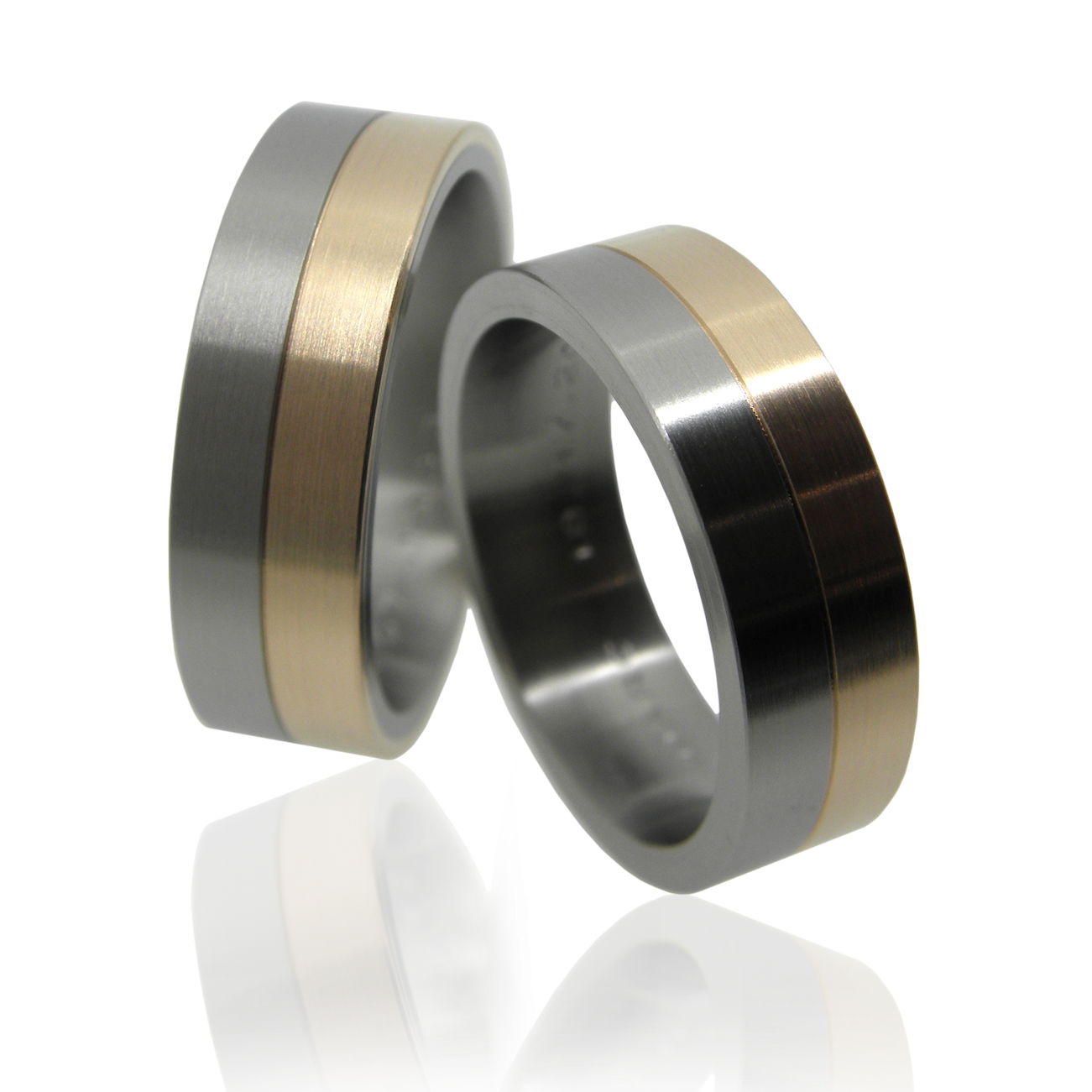 Partnerringe, Eheringe, Trauringe, Titan, Rotgold, längsmatt, Gravur, Hochzeitsringe, lesbisch, gleichgeschlechtliche paare, Homosexuell, Schwul, Sahak, Pink, Jewellery, Zürich, hochzeit, schwule hochzeit, ehe für alle, puristisch, design, modern, schlicht, bicolor, Partner rings, wedding rings, wedding rings, titanium, rose gold, long-mat, engraving, wedding rings, lesbian, same-sex couples, gay, gay, sahak, pink, jewelery, zurich, wedding, gay wedding, marriage for all, puristic, design, modern, simple, bicolor, swissmade, jewelry, jewellery