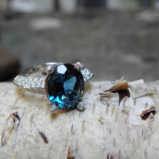 Damenring, Cocktailring, Diamantring, Diamantschmuck, Edelsteinring, Topasring, Weissgold, Brillanten, Diamanten, Goldschmiede, Faktor S, Sahak, Jewellery, Zürich, Zurich, Winterthur, handmade, swissmade, handarbeit, individuell, juwelen