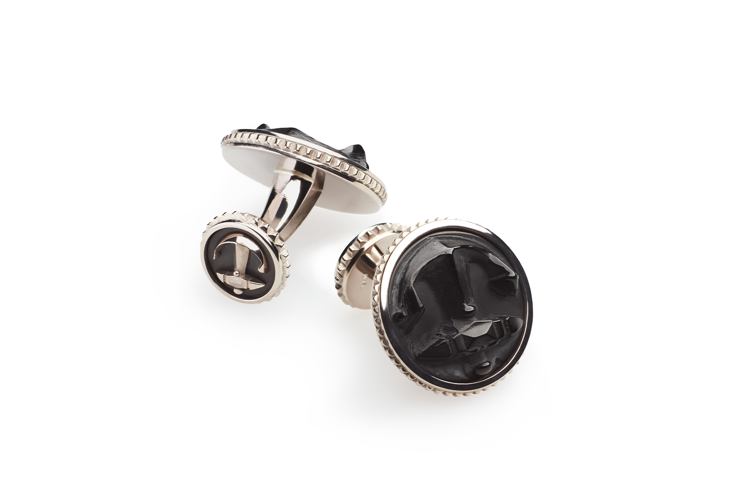 manschettenknöpfe, cufflinks, manschettenknopf, herrenschmuck, männerschmuck, männer, herren, accessoire, weissgold, goldschmuck, schmuck, elegant, business, jet, handgraviert, graviert, edelsteine, relief, anker, anchor, mille griffe, goldschmied, carbon, gold, sahak, juwelier, jewellery, limmatquai, zürich, zurich