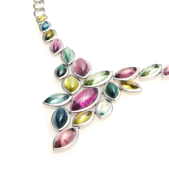 collier, halsschmuck, halskette, damenschmuck, schmuck, schmuckdesign, unikat, edelsteinschmuck, juwelen, turmalin, multicolor, farbig, navette, marquise, diamanten, entourage, brillanten, goldschmuck, diamantschmuck, necklace, goldschmiede, juwelier, invigo, kollektion, sahak, jewellery, jewelry, limmatquai, zürich