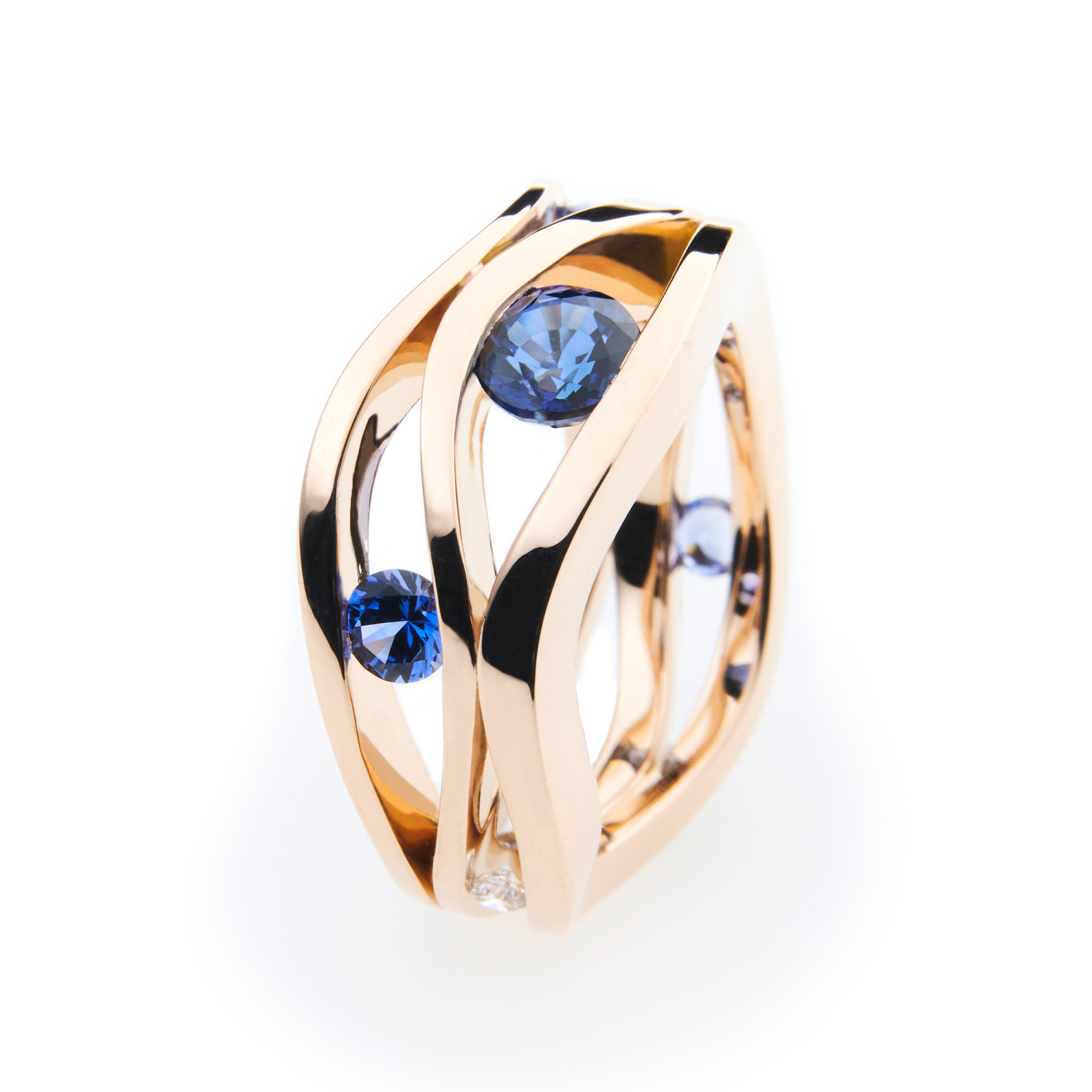 damenring, diamantring, saphir, saphirring, safir, sapphire, saphirschmuck, diamantschmuck, goldschmuck, gold, rotgold, diamanten, brillanten, wellenring, ring, schmuck, schmuckdesign, cocktailring, goldschmuck, goldschmiede, juwelier, sahak, jewellery, zurich