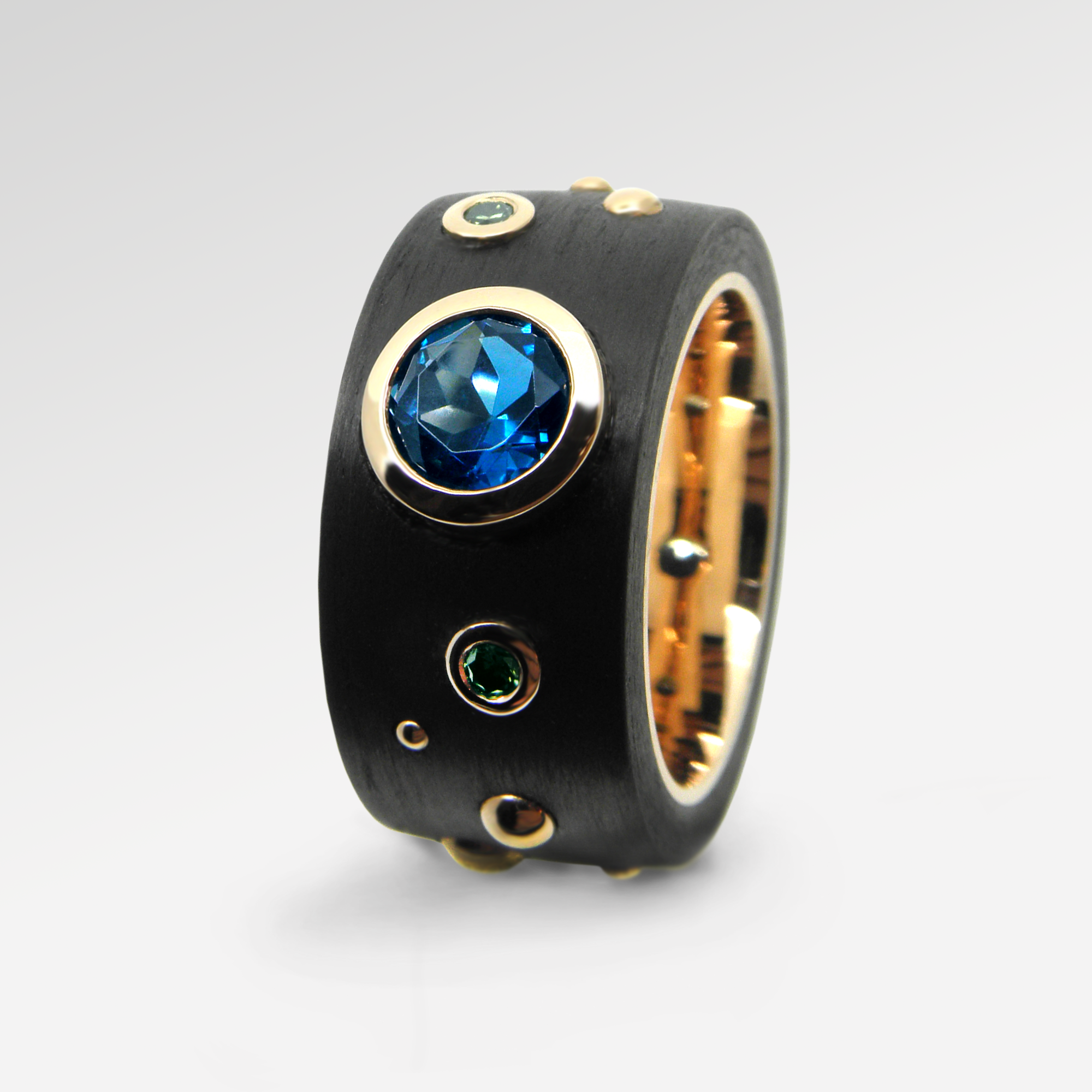 damenring, carbonring, sternenhimmel, turmalin, rotgold, carbon, diamant, ring, carbonschmuck, schmuck, schmuckdesign, ring, goldring, edelsteine, goldschmiede, juwelier, sahak, jewellery, zurich