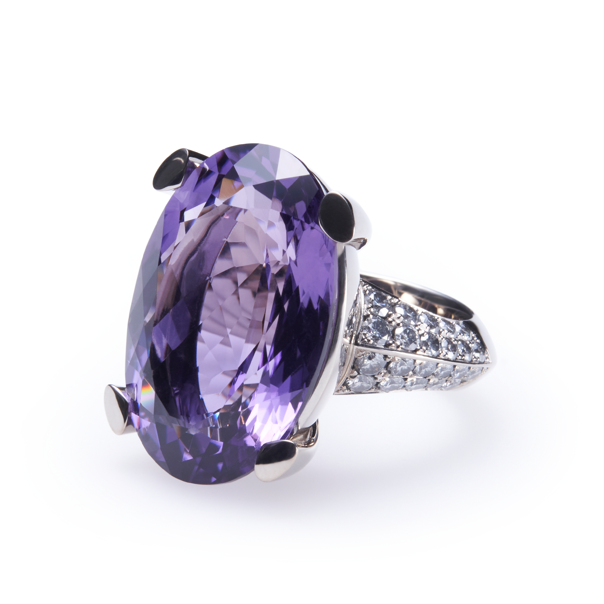 damenring, ring, schmuckring, ringdesign, goldring, goldschmuck, schmuckdesign, diamantring, amethyst, schmuck, juwelen, weissgold, pavé, brillanten, diamantschmuck, damenschmuck, individuell, edelsteinschmuck, goldschmiede, juwelier, sahak, jewellery, grace, kollektion, zurich