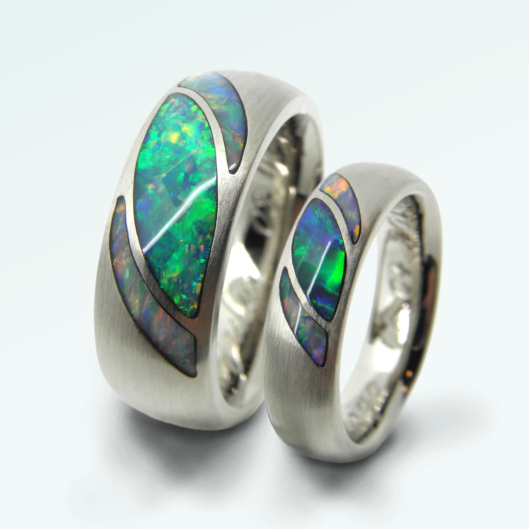 Trauringe, Eheringe, Partnerringe, Hochzeitsringe, Weissgold, Intarsien, Opal, Kristalopal, schwarzer Opal, Steinschleifer, Goldschmiede, Hochzeitsschmuck, Brautschmuck, opalschmuck, zürich, zurich, sahak, swissmade, jewellery, jewelry, wedding, wedding ring, wedding bands, white gold, opal, gem stone, goldsmith, manufacture