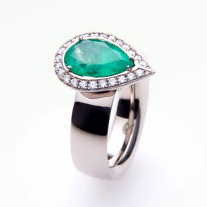 damenring, smaragdring, smaragd, emerald ring, ring, schmuck, schmuckdesign, diamanten, diamantschmuck, entourage, goldring, gold, weissgold, invigo, design, schmuckanfertigung, kollektion, goldschmiede, juwelier, sahak, jewellery, zurich