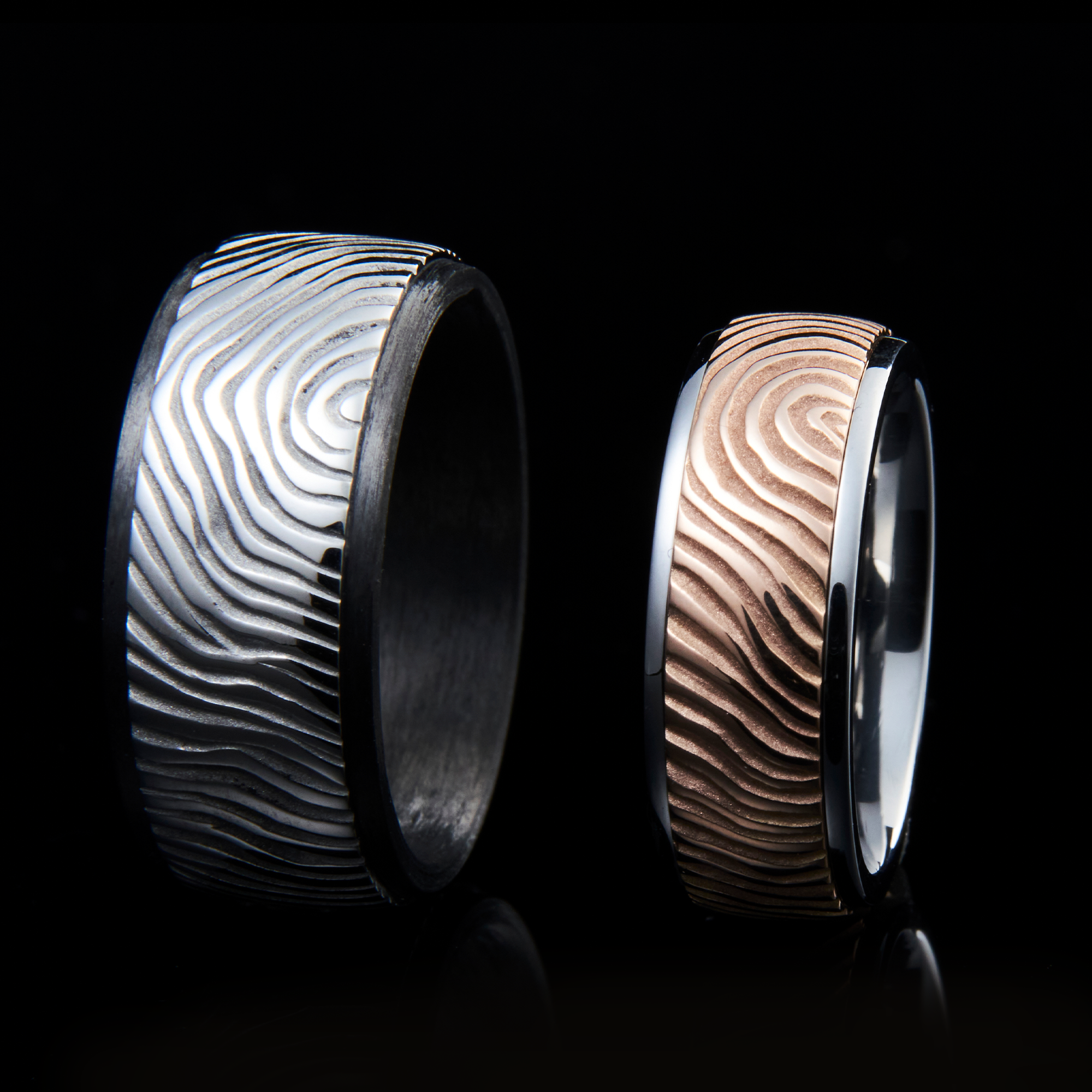 trauringe, eheringe, partnerringe, hochzeitsringe, ringe, fingerprint, fingerabdruck, relief, gay, schwul, gleichgeschlechtlich, hochzeitsschmuck, carbonschmuck, carbonring, rotgold, bicolor, ehe für alle, lgbtq, goldschmiede, unikat, anfertigung, juwelier, sahak, jewellery, zürich