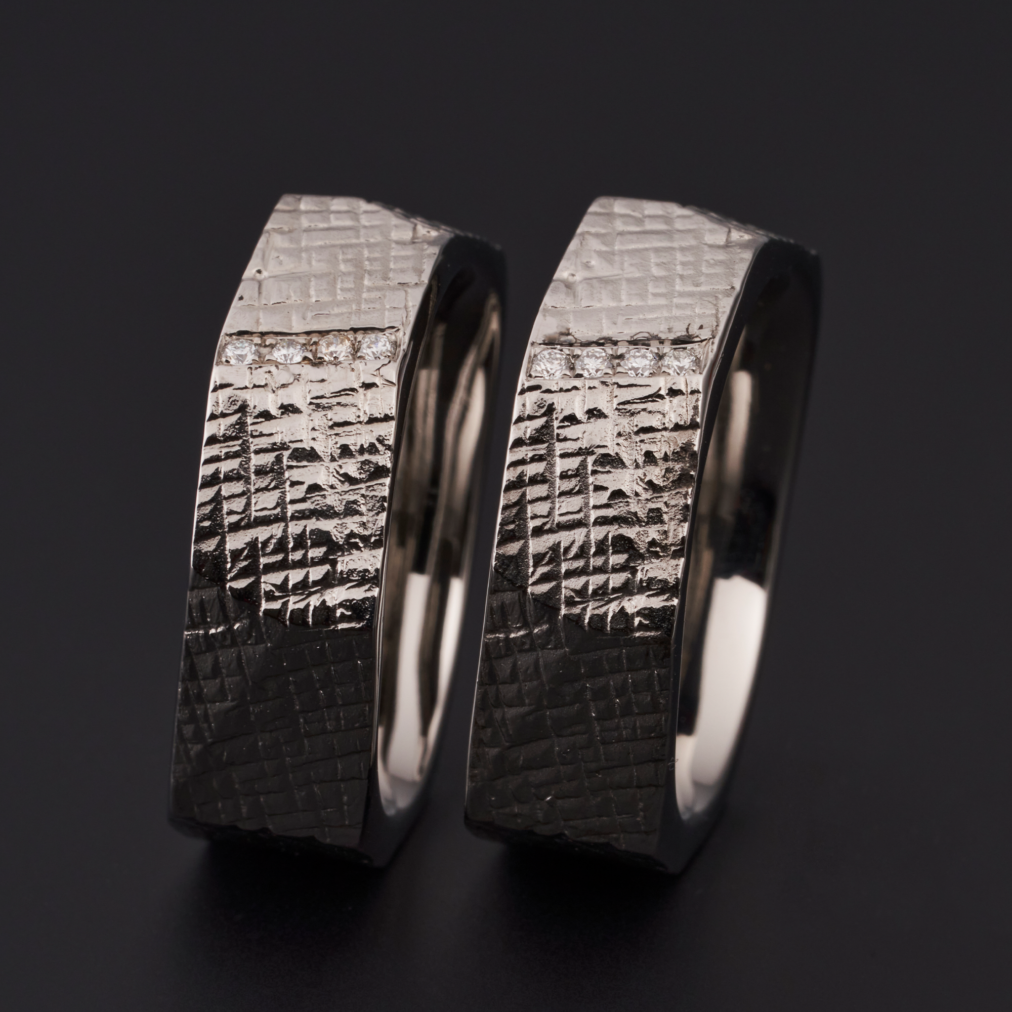 Eheringe, Partnerringe, Trauringe, weissgold, struktur, geometrisch, Gay, gleichgeschlechtliche Ehe, homosexuell, schwul, lesbisch, queer, individuell, goldschmied, zürich, atelier, juwelier, Wedding rings, partner rings, gold, white gold, gold ring, goldring, wedding rings, individual, goldsmith, zurich, atelier, jeweler, sahak, swissmade, jewelry