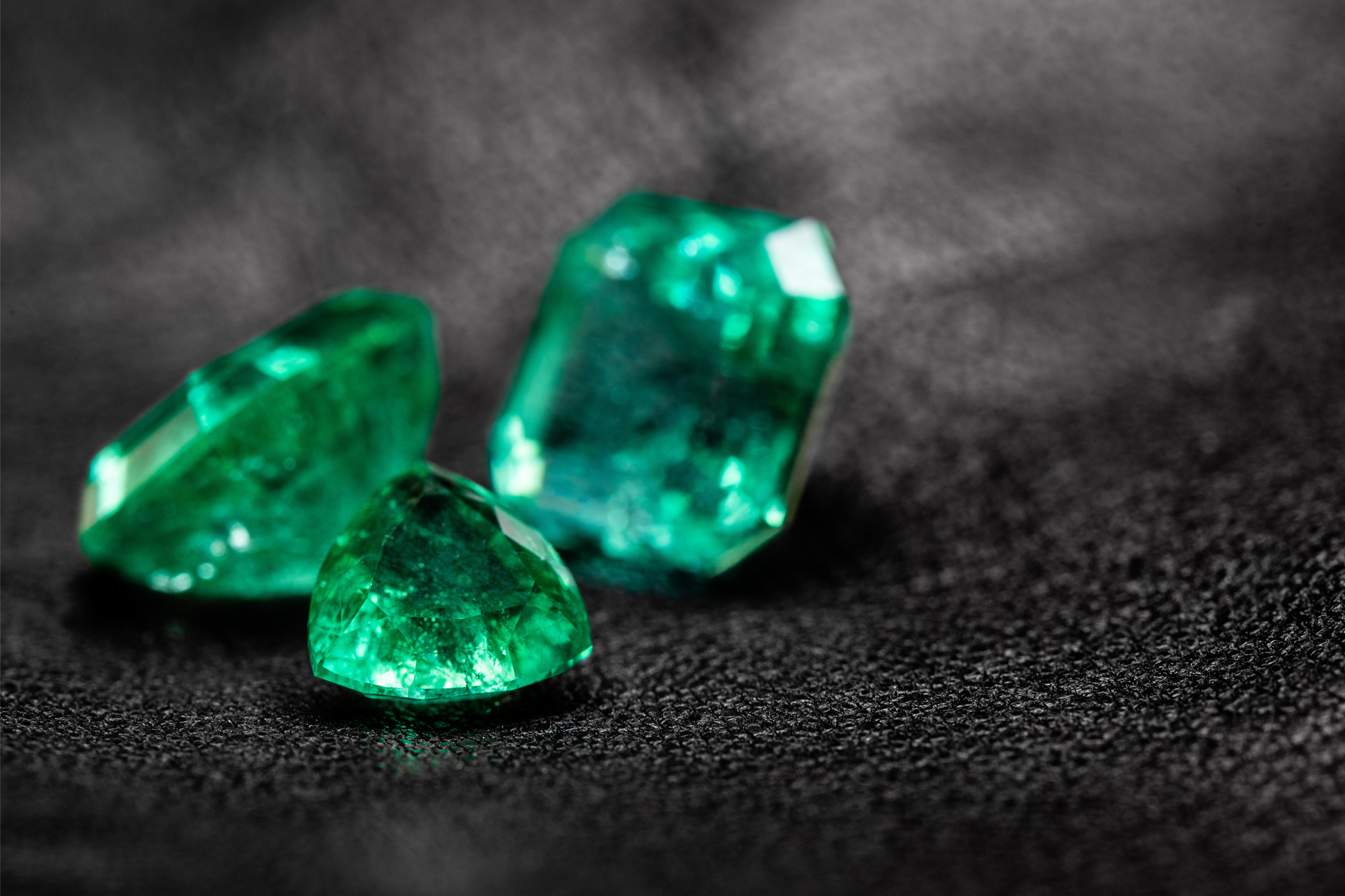 smaragd, emerald, edelstein, gem, gem stone, precious, stones, beryll, juwelen, facettiert, edelsteinschleifer, schmuckstein, juwelier, gemmologie, goldschmiede, juwelier, schmuck, design, schmuckdesign, sahak, jewelry, zürich, zurich