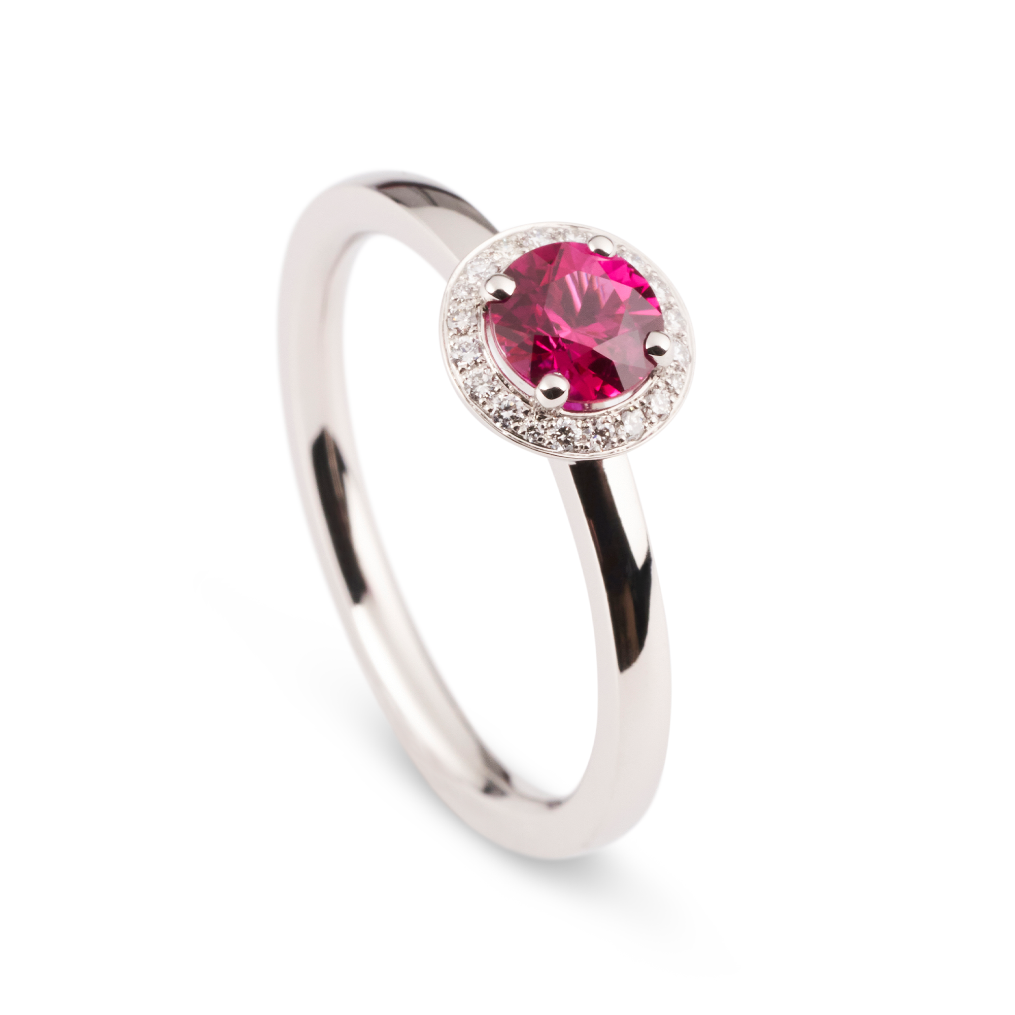 damenring, rubinring, rubin, diamanten, platinring, platin, entourage, brillanten, rubinschmuck, ruby, schmuck, brillanten, heritage, schmuckdesign, goldschmiede, juwelier, sahak, jewellery, zurich