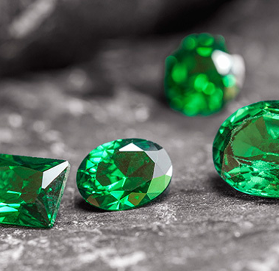 tsavorit, granat, edelstein, tsavorite, gem stone, gemmologie, juwelen, goldschmiede, farbsteine, edelstein des jahres, juwelier, sahak, jewellery, zurich