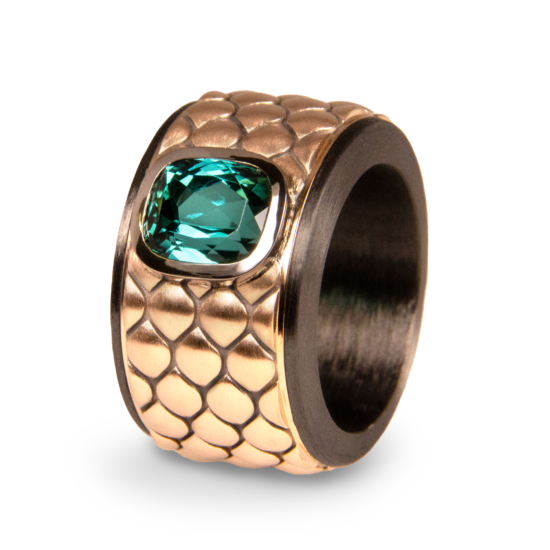 herrenring, männerring, ring, indigolith, lagoon, turmalin, rotgold, carbon, weissgold, schmuck, herrenschmuck, männerschmuck, goldschmiede, schmuckdesign, juwelier, sahak, jewellery, jewelry, zurich